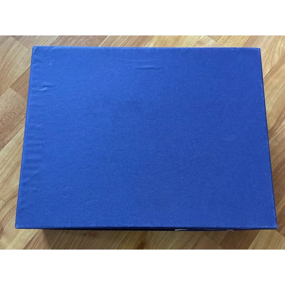 Stuart Weitzman empty shoe‎ box